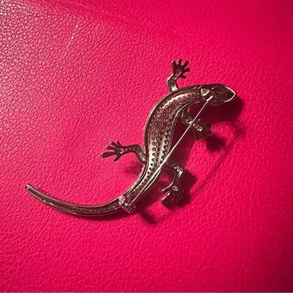 VQ Lizard Brooch - Picture 6 of 6